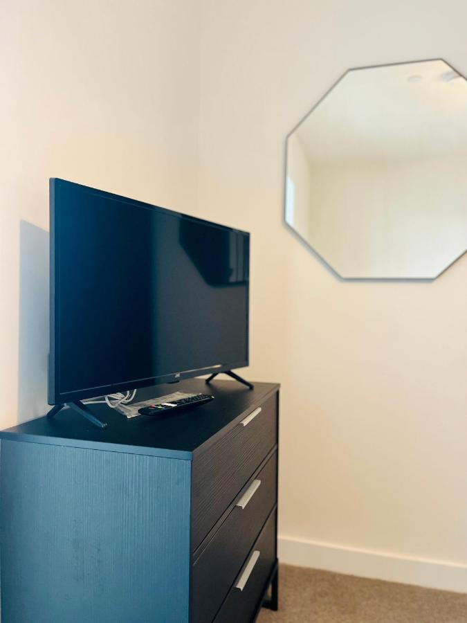 מנצ'סטר Fully Equipped One Bedroom Apartment Near Old Trafford Stadium! מראה חיצוני תמונה