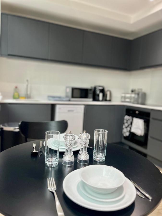 מנצ'סטר Fully Equipped One Bedroom Apartment Near Old Trafford Stadium! מראה חיצוני תמונה
