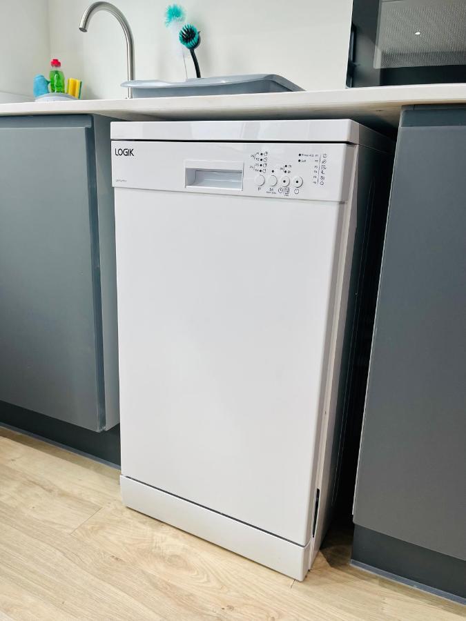 מנצ'סטר Fully Equipped One Bedroom Apartment Near Old Trafford Stadium! מראה חיצוני תמונה