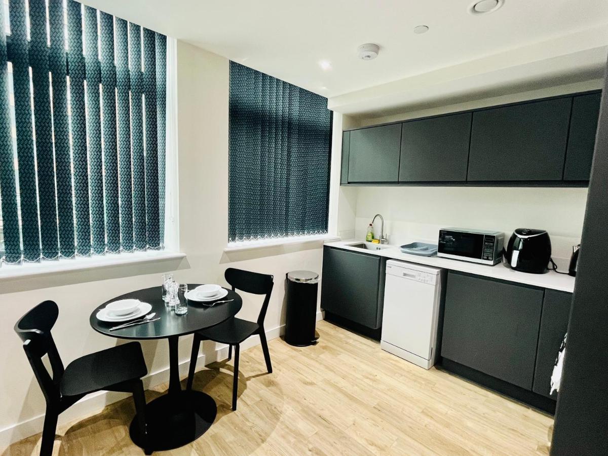 מנצ'סטר Fully Equipped One Bedroom Apartment Near Old Trafford Stadium! מראה חיצוני תמונה