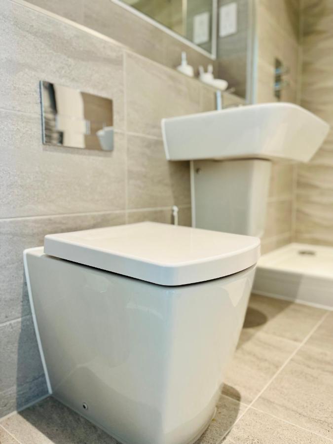 מנצ'סטר Fully Equipped One Bedroom Apartment Near Old Trafford Stadium! מראה חיצוני תמונה